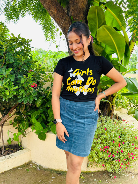 GIRLS CAN DO ANYTHING Crop Top