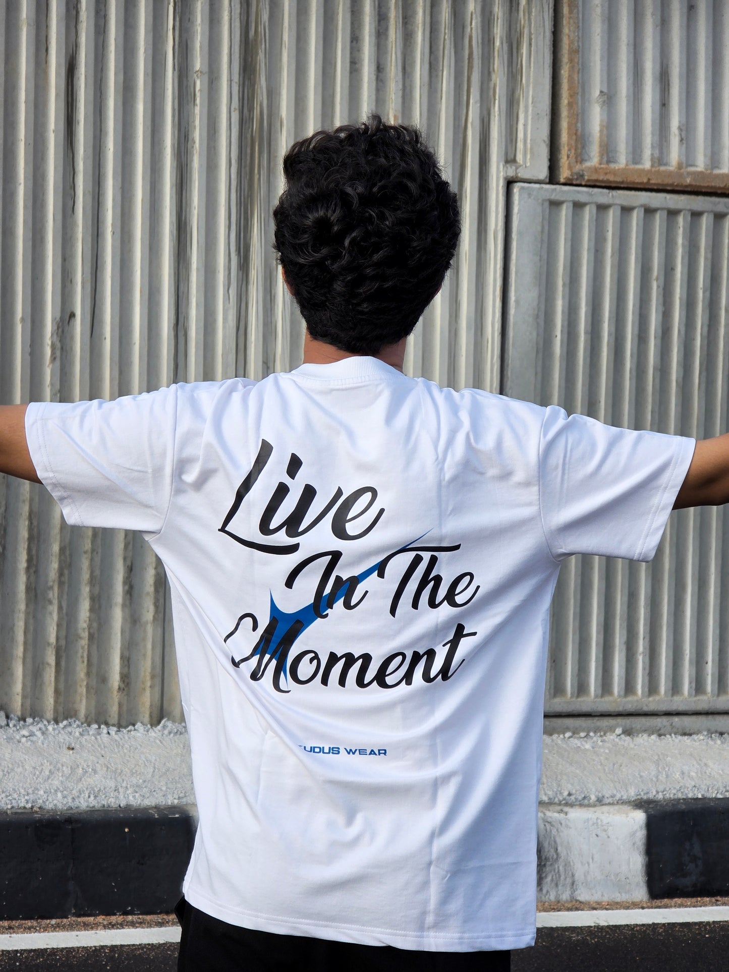 LIVE IN THE MOMENT Heavy Weight Oversized T-shirt